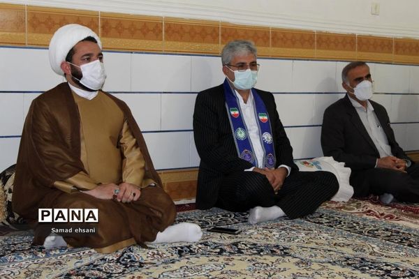 دیدار رئیس سازمان دانش‌آموزی کهگیلویه و بویراحمد با خانواده شهدای دانش‌آموز دهدشت