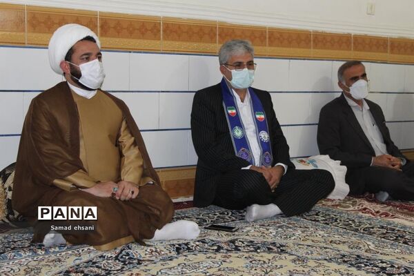دیدار رئیس سازمان دانش‌آموزی کهگیلویه و بویراحمد با خانواده شهدای دانش‌آموز دهدشت