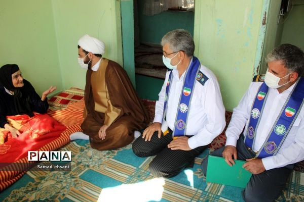 دیدار رئیس سازمان دانش‌آموزی کهگیلویه و بویراحمد با خانواده شهدای دانش‌آموز دهدشت