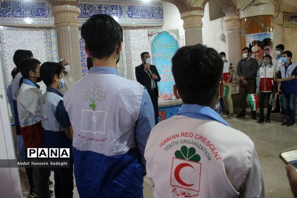 عطرافشانی قبور مطهر شهدا و تجدید میثاق با گلگون کفنان دفاع مقدس در بوشهر