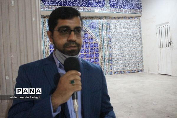 عطرافشانی قبور مطهر شهدا و تجدید میثاق با گلگون کفنان دفاع مقدس در بوشهر