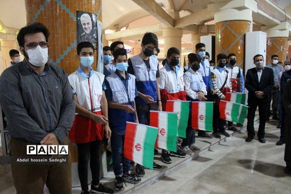 عطرافشانی قبور مطهر شهدا و تجدید میثاق با گلگون کفنان دفاع مقدس در بوشهر