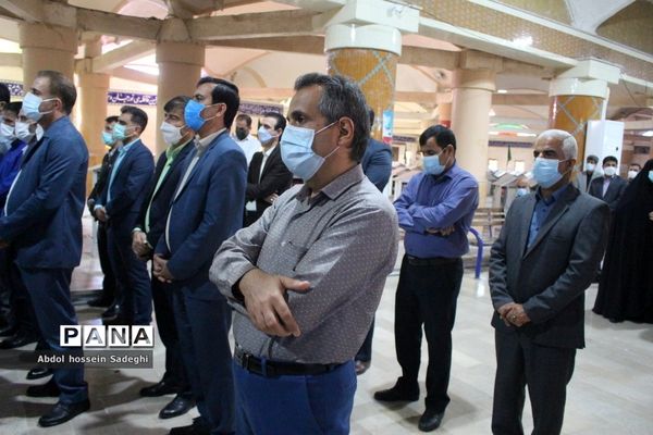 عطرافشانی قبور مطهر شهدا و تجدید میثاق با گلگون کفنان دفاع مقدس در بوشهر