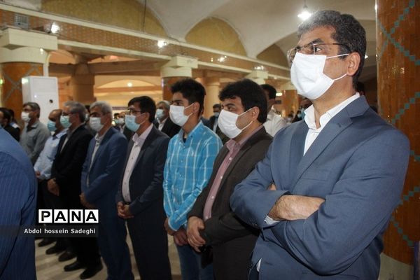 عطرافشانی قبور مطهر شهدا و تجدید میثاق با گلگون کفنان دفاع مقدس در بوشهر