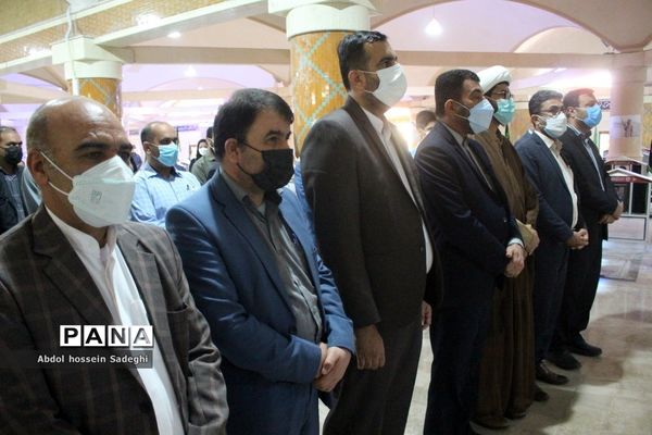 عطرافشانی قبور مطهر شهدا و تجدید میثاق با گلگون کفنان دفاع مقدس در بوشهر