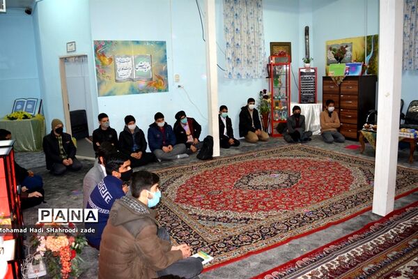 مراسم تقدیر از منتخبان مسابقات قرآن عترت و نماز سال قبل در مکان دارالقرآن ناحیه یک مشهد مقدس