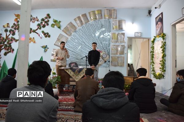 مراسم تقدیر از منتخبان مسابقات قرآن عترت و نماز سال قبل در مکان دارالقرآن ناحیه یک مشهد مقدس