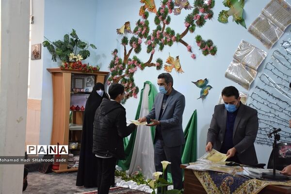 مراسم تقدیر از منتخبان مسابقات قرآن عترت و نماز سال قبل در مکان دارالقرآن ناحیه یک مشهد مقدس