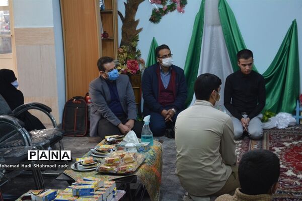 مراسم تقدیر از منتخبان مسابقات قرآن عترت و نماز سال قبل در مکان دارالقرآن ناحیه یک مشهد مقدس