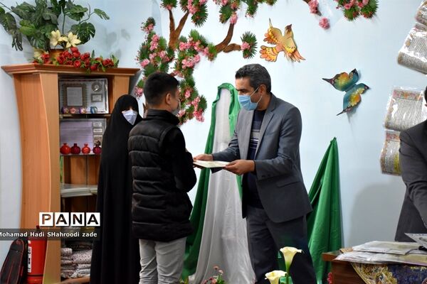 مراسم تقدیر از منتخبان مسابقات قرآن عترت و نماز سال قبل در مکان دارالقرآن ناحیه یک مشهد مقدس