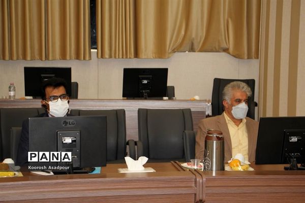 نشست مدیرکل مدارس غیر انتفاعی وزارت آموزش و پرورش در فارس