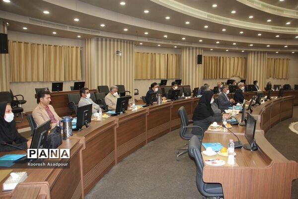 نشست مدیرکل مدارس غیر انتفاعی وزارت آموزش و پرورش در فارس
