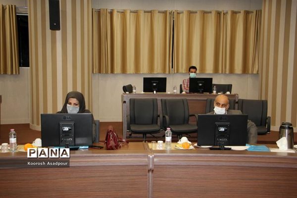 نشست مدیرکل مدارس غیر انتفاعی وزارت آموزش و پرورش در فارس