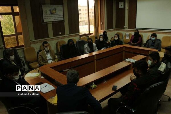 نشست خبرنگاران پانا با معاون پرورشی آموزش و پرورش شهرستان البرز