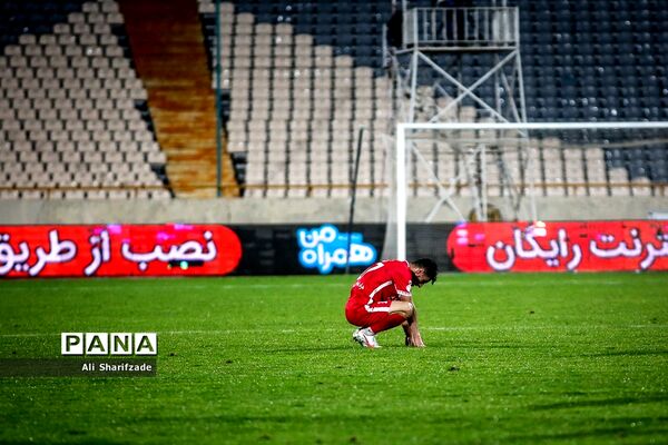 دیدار تیم‌های پرسپولیس  و گل‌گهر سیرجان