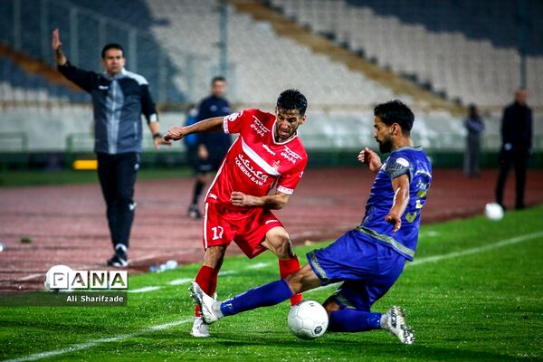 دیدار تیم‌های پرسپولیس  و گل‌گهر سیرجان