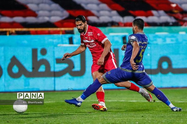 دیدار تیم‌های پرسپولیس  و گل‌گهر سیرجان