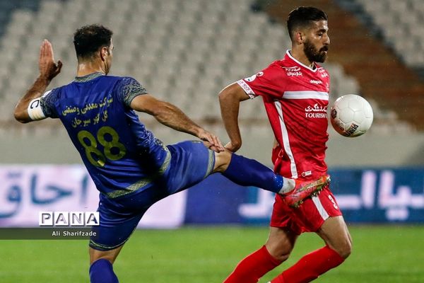 دیدار تیم‌های پرسپولیس  و گل‌گهر سیرجان