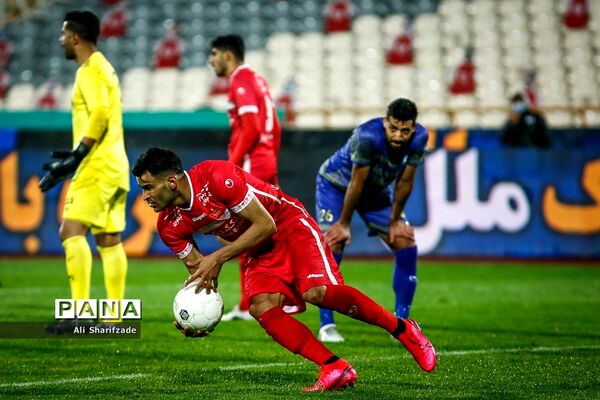 دیدار تیم‌های پرسپولیس  و گل‌گهر سیرجان