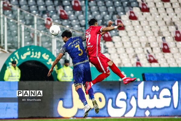 دیدار تیم‌های پرسپولیس  و گل‌گهر سیرجان