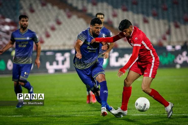 دیدار تیم‌های پرسپولیس  و گل‌گهر سیرجان