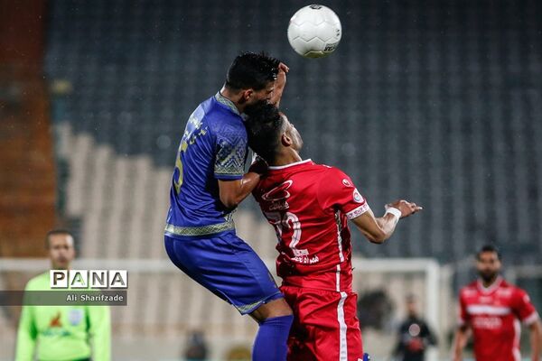 دیدار تیم‌های پرسپولیس  و گل‌گهر سیرجان