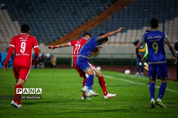 دیدار تیم‌های پرسپولیس  و گل‌گهر سیرجان