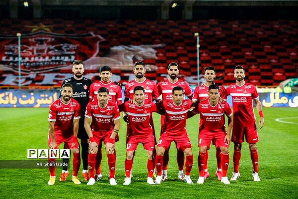 دیدار تیم‌های پرسپولیس  و گل‌گهر سیرجان