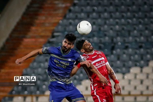 دیدار تیم‌های پرسپولیس  و گل‌گهر سیرجان