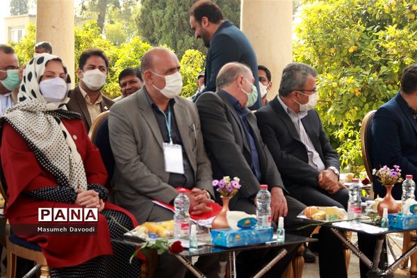 آیین گشایش دومین جشنواره معلمان هنرمند در آرامگاه حافظ شیرازی