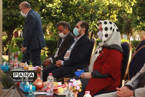 آیین گشایش دومین جشنواره معلمان هنرمند در آرامگاه حافظ شیرازی