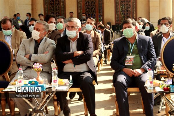 آیین گشایش دومین جشنواره معلمان هنرمند در آرامگاه حافظ شیرازی