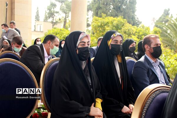آیین گشایش دومین جشنواره معلمان هنرمند در آرامگاه حافظ شیرازی