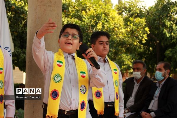 آیین گشایش دومین جشنواره معلمان هنرمند در آرامگاه حافظ شیرازی