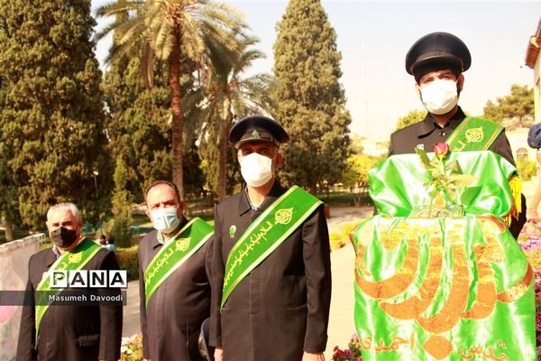 آیین گشایش دومین جشنواره معلمان هنرمند در آرامگاه حافظ شیرازی