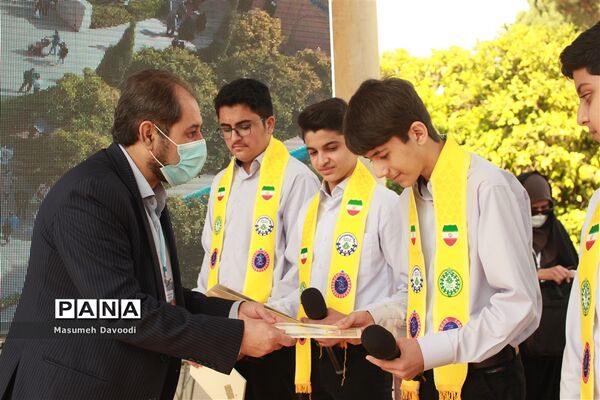 آیین گشایش دومین جشنواره معلمان هنرمند در آرامگاه حافظ شیرازی