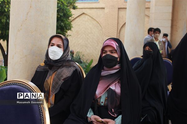 آیین گشایش دومین جشنواره معلمان هنرمند در آرامگاه حافظ شیرازی