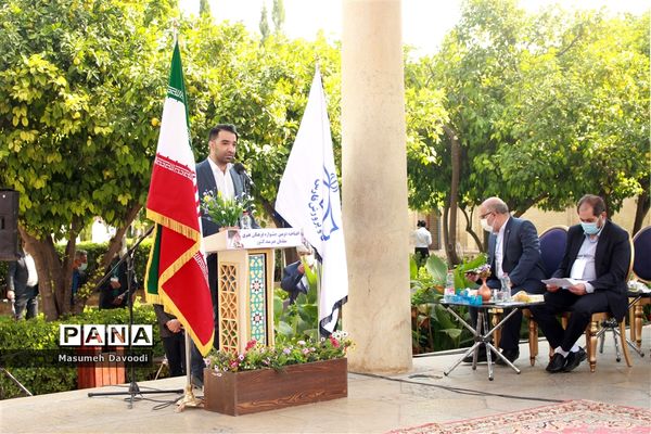 آیین گشایش دومین جشنواره معلمان هنرمند در آرامگاه حافظ شیرازی