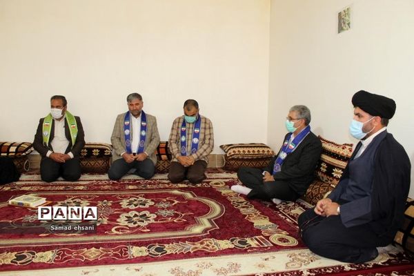 تجلیل از خانواده شهدای دانش‌آموز بخش چیتاب