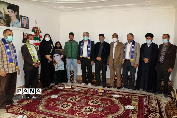 تجلیل از خانواده شهدای دانش‌آموز بخش چیتاب