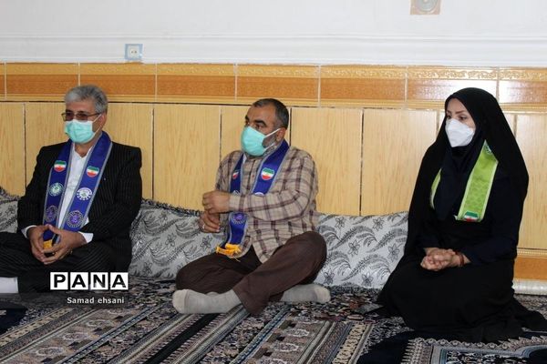 تجلیل از خانواده شهدای دانش‌آموز بخش چیتاب