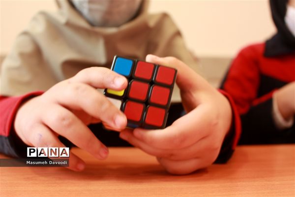 بازدید رئیس سازمان دانش‌آموزی فارس از روند برگزاری مسابقات المپیاد رویش در مدارس ناحیه 2 شیراز