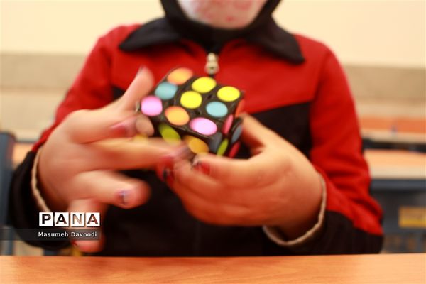 بازدید رئیس سازمان دانش‌آموزی فارس از روند برگزاری مسابقات المپیاد رویش در مدارس ناحیه 2 شیراز