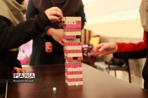 بازدید رئیس سازمان دانش‌آموزی فارس از روند برگزاری مسابقات المپیاد رویش در مدارس ناحیه 2 شیراز