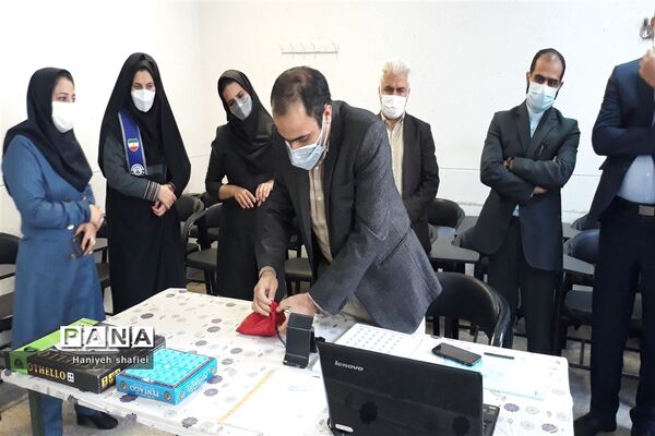برگزاری مسابقات بازی‌های فکری سرگرمی رویش به صورت آنلاین در  در دبیرستان شهید صالحی شیراز
