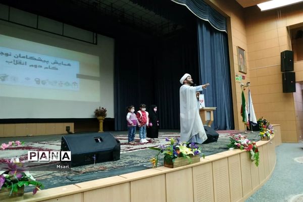 همایش پیشگامان گام دوم انقلاب در شهرستان شاهین شهر