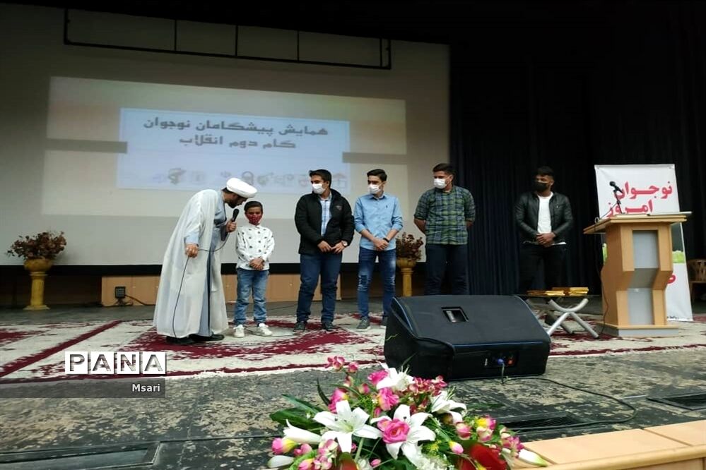 همایش پیشگامان گام دوم انقلاب در شهرستان شاهین شهر