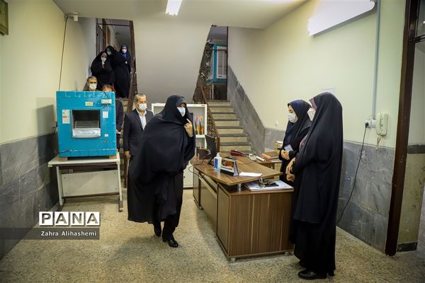 بازدید نقوی از مرکز مشاوره و دارالقرآن منطقه 18 تهران