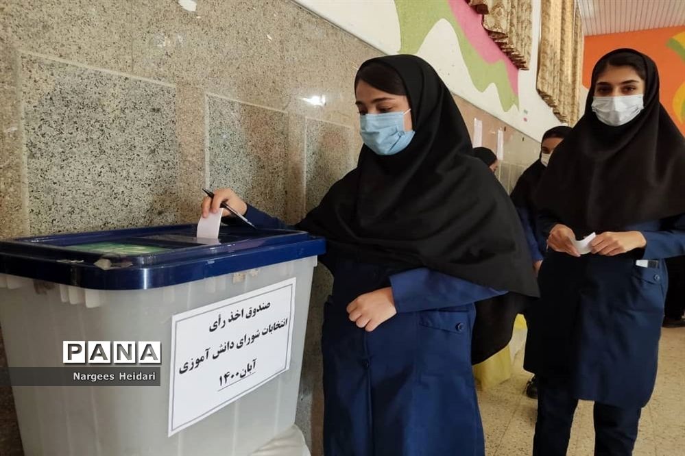 برگزاری نمادین بیست و چهارمین دوره انتخابات شورای دانش‌آموزی شهرستان امیدیه