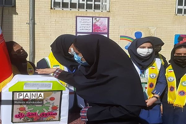 انتخابات شوراهای دانش‌آموزی در دبیرستان فاطمه الزهرا یزد